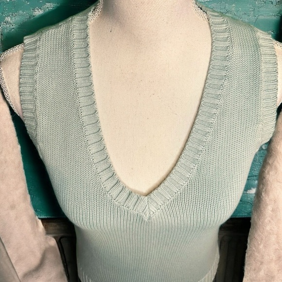 NWOT Brandy Melville Mia Sweater Vest Tank in Sage Green Size XS/Small - Picture 8 of 11